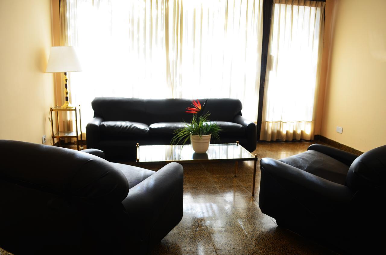 Hotel Huemul ヘネラル・ロカ エクステリア 写真