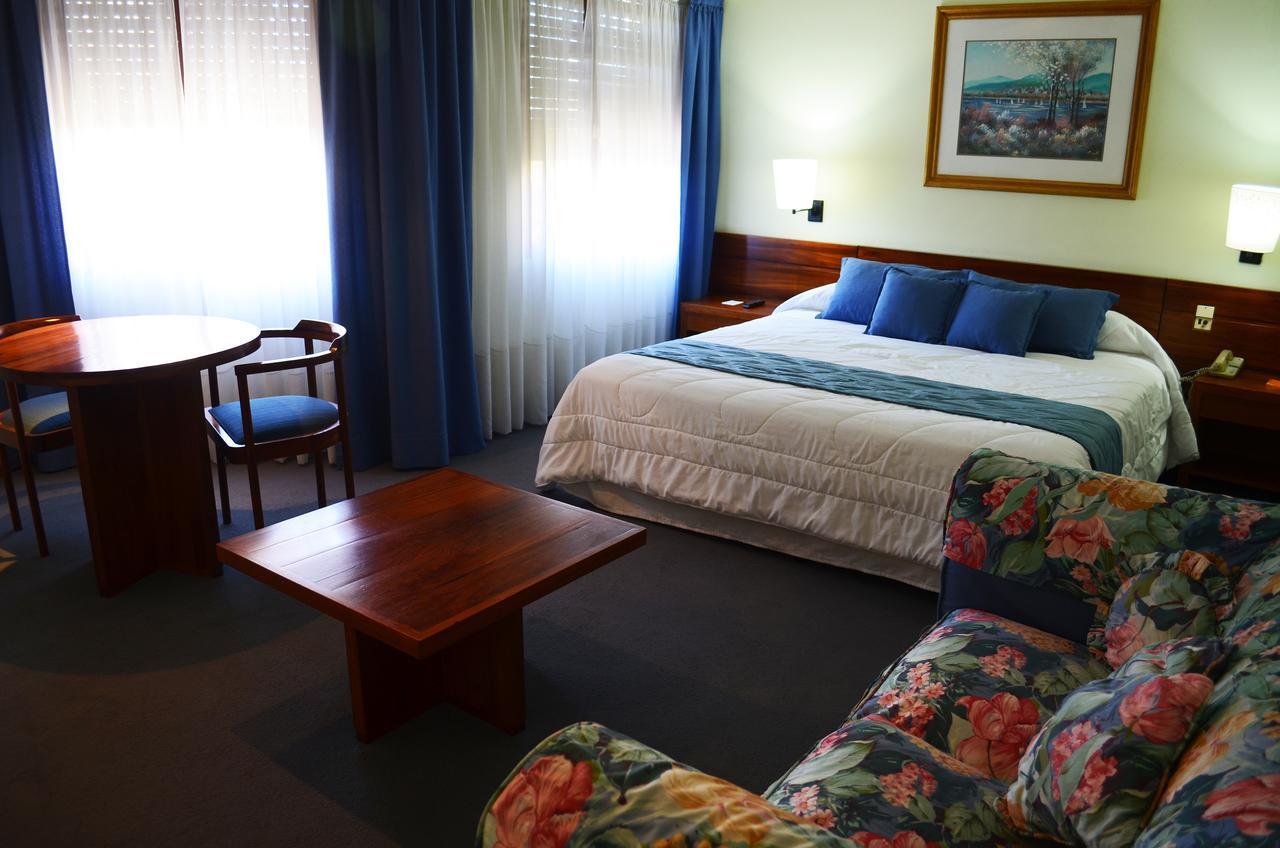 Hotel Huemul ヘネラル・ロカ エクステリア 写真