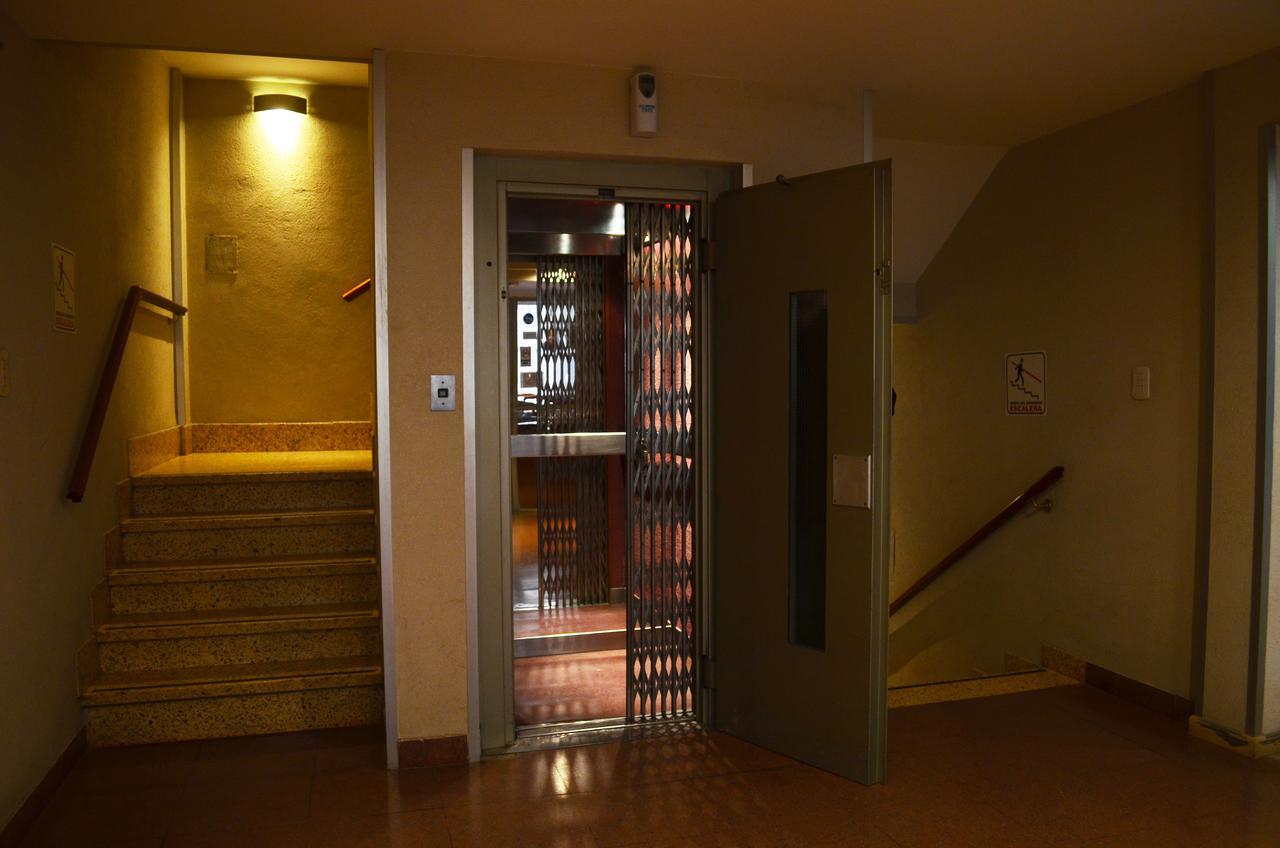 Hotel Huemul ヘネラル・ロカ エクステリア 写真