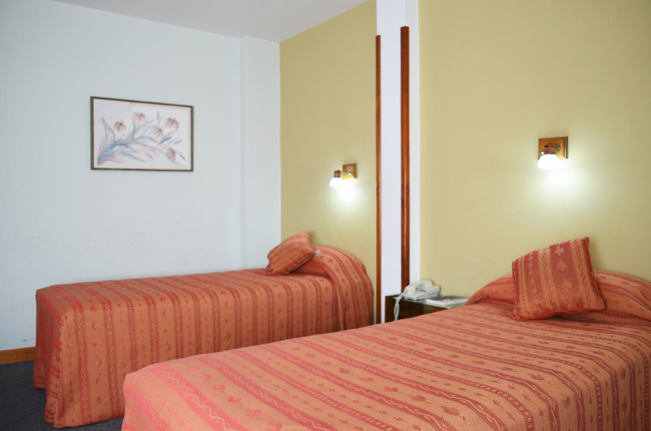 Hotel Huemul ヘネラル・ロカ エクステリア 写真