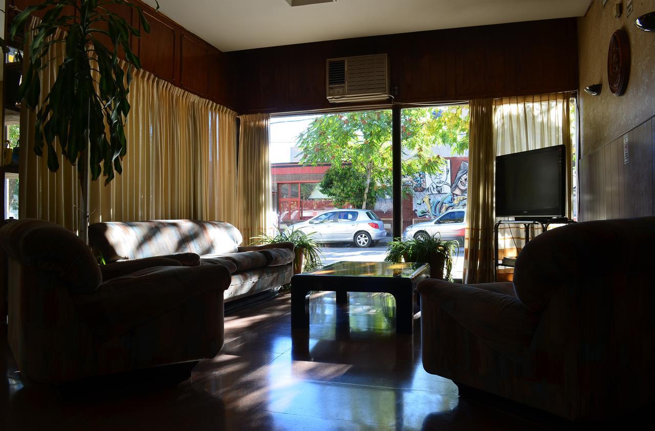 Hotel Huemul ヘネラル・ロカ エクステリア 写真