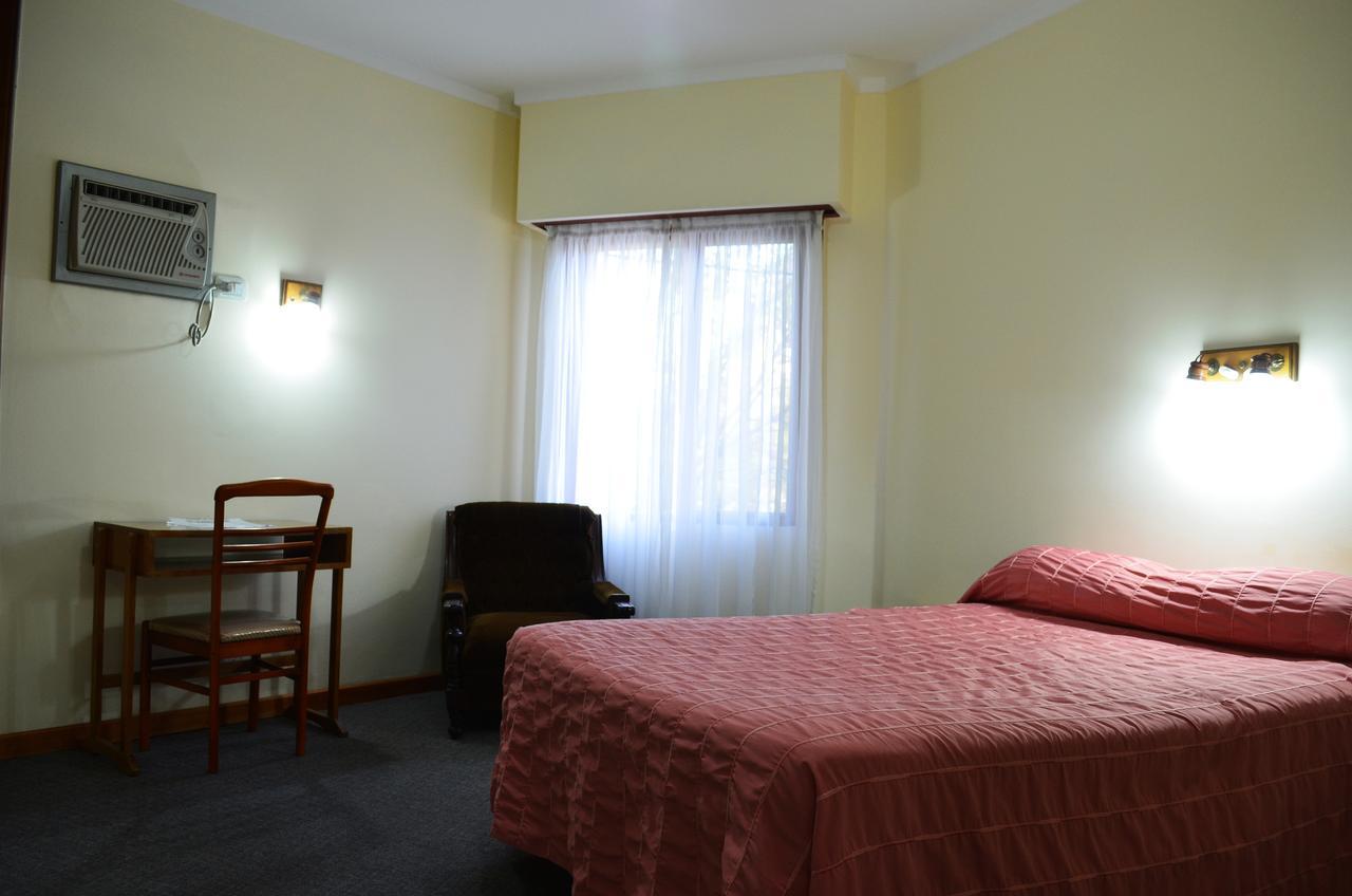 Hotel Huemul ヘネラル・ロカ エクステリア 写真