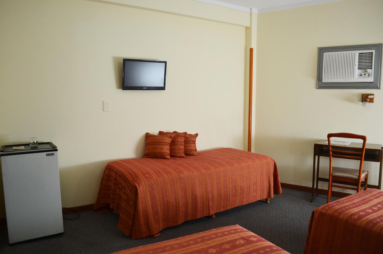 Hotel Huemul ヘネラル・ロカ エクステリア 写真