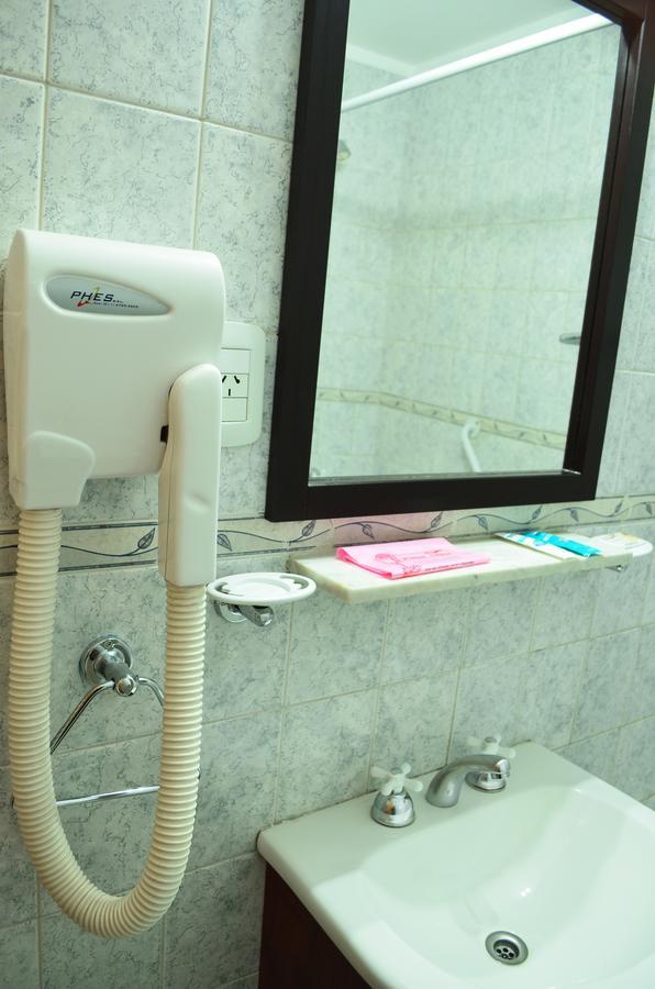 Hotel Huemul ヘネラル・ロカ エクステリア 写真