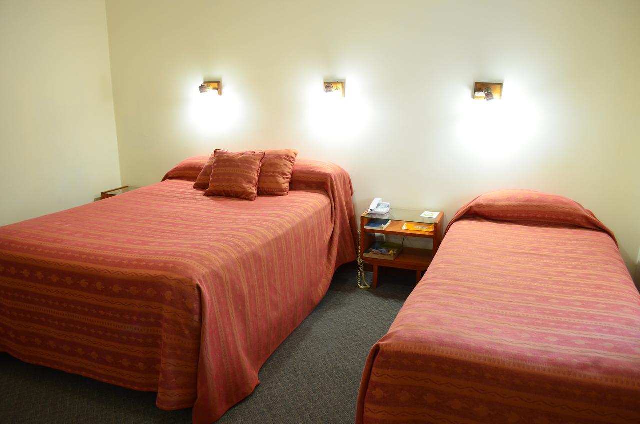 Hotel Huemul ヘネラル・ロカ エクステリア 写真