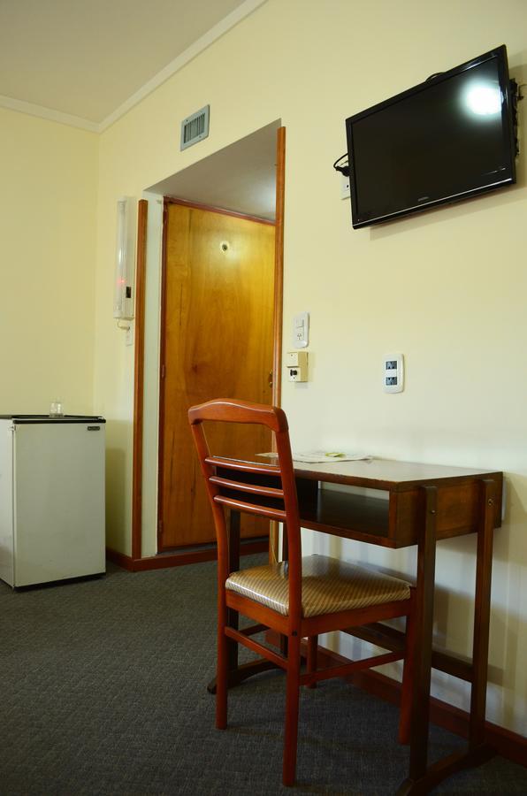 Hotel Huemul ヘネラル・ロカ エクステリア 写真